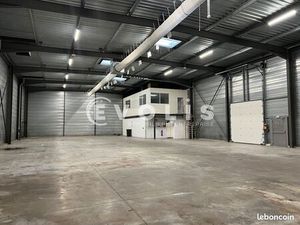 Local d'activité 792 m²