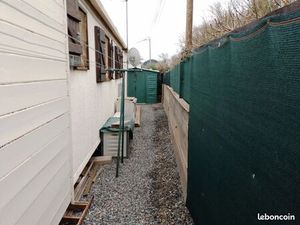 Maison mobile sur terrain dans camping