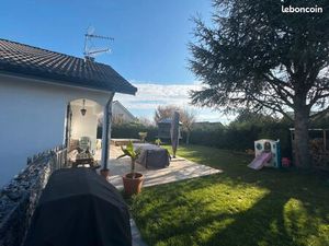 Maison plain-pied rénovée – 4 chambres – Terrain clos 893 m² – Quartier calme Rumilly