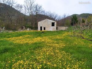 Magnifique terrain non constructible de 5 700 m²  situé à deux pas de l'Ouvèze  sur la com