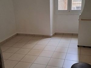 Location f3 centre ville ile rousse