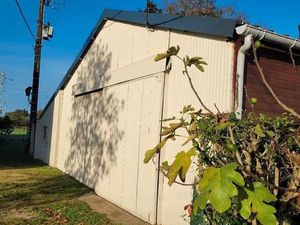 Location hangar entrepôt de 234 m2 vannes Le Prat