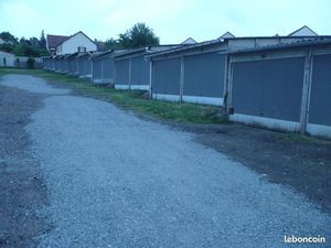 Grand garage - dispo immédiate