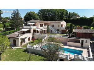 Maison 10 pièces 307 m²