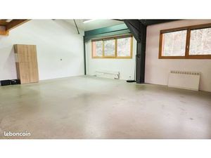 Local Pro 56 m² + 25 m² - charges et consommations incluses