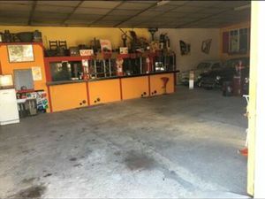 Entrepôt dans bâtiment agricole