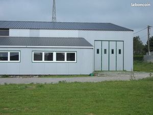LOCAL DE STOCKAGE 240 m2 A LOUER