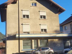 Immeuble 3 appartements + 1 local commercial