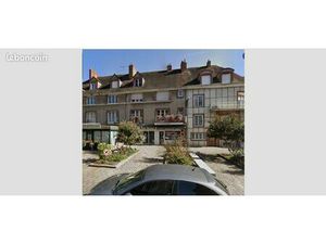 Immeuble de rapport – Centre de Gien (45500) – 2 Commerces -1 appartements – 213 m² – Rent