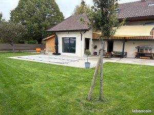 Maison rénovée avec goût  proche Genève  190m2 habitable  piscine  prestations haut de gam