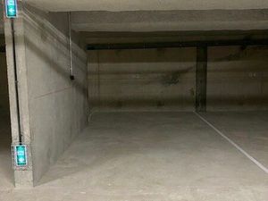 Place véhicule électrique garage sous-sol