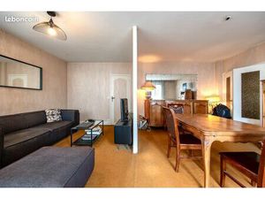 Grand appartement 4 pièces 93 m²  Vue du 7ème étage avec ascenseur  2 parkings (résidence 