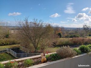 Bel appartement avec garage fermé à LA CHAUSSEE ST VICTOR