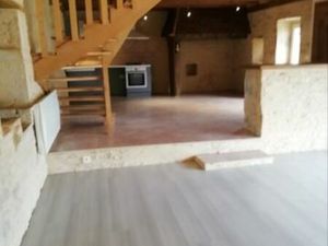 Maison rénovée en pierre avec jardin Cuzance