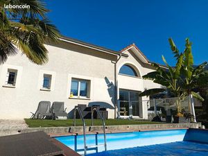 Maison contemporaine spacieuse et lumineuse