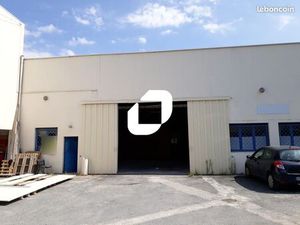 Local industriel 84 m²