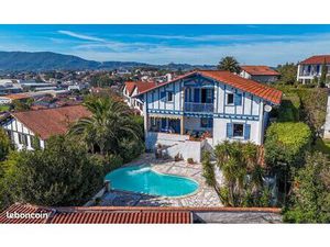 A vendre maison indépendante de type basque  de 5 pièces vue dégagée sur les montagnes