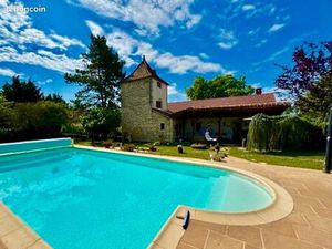 Ravissante maison en pierres avec piscine  sur le chemin de compostelle  proche figeac (lo