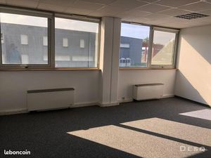Bureau à louer de 33 m2 climatisé & salle de réunion  avec domiciliation (Zone franche)