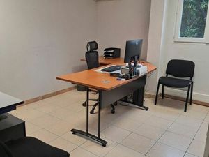 CORTE - Loue local commercial ou à usage de bureaux