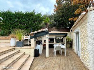 Maison individuelle en plain-pied de 125m² avec piscine sur parcelle de 882 m²