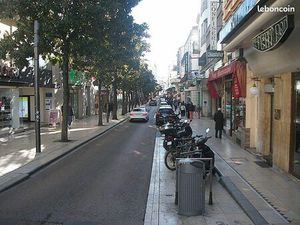 Local commercial HYPER CENTRE