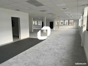 Bureau 313 m²