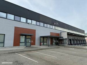 Local industriel 4 648 m²