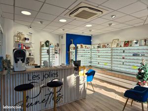 Local commercial refait à neuf libre d'exploitation