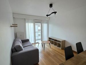 Appartement meublé traversant à louer avec place de parking numérotée et cave
