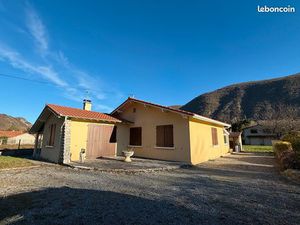 Maison plain pied 5 pièces + 2 garages