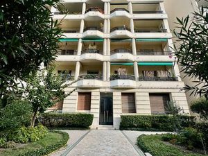 T3/4 116M2 avec jardin au coeur du 8ème