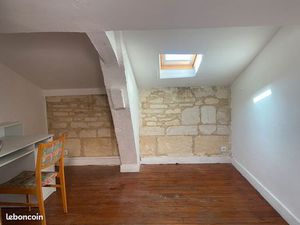 Petit bureau quartier Saint-Michel  près du marché des Capucins. Idéal télé-travail