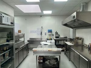 À vendre : Local de restauration 43 m² – Entièrement équipé – Idéal Dark Kitchen Annecy (P