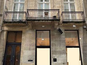 Local Commercial avec vitrine 30m2+30m2 cave
