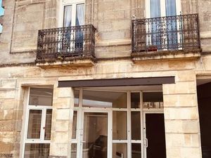 Local pro avec Vitrine Quartier Nansouty Sainte croix TRAM C Lignes bus 9 et 15