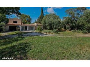 Mazet familial / Maison en pleine nature – Terrain arboré de 1500 m² – Rare à Nîmes