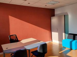 Bureau usage professionnel 27m²