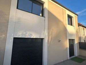 Maison de ville avec parkings