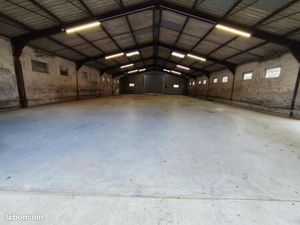 Hangar de stockage 320m2