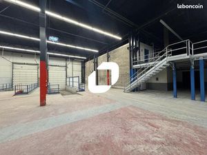 Local d'activité 2 102 m²