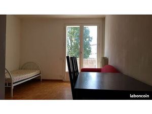 Albi : T1 avec grand balcon  parking  vue jardin  à proximité du centre ville