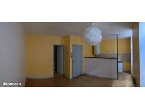 Studio 22 m2 au 1er étage dans le centre de Mézin