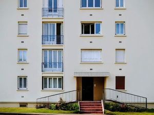 Studio lumineux avec parking et cave – Dernier étage – Saint-Thibault-des-Vignes