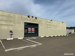 Local commercial 810 m²