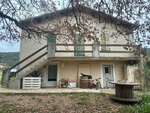 RARE Bastide provençale avec rivière à rénover