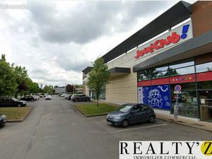 Local commercial 892 m²
