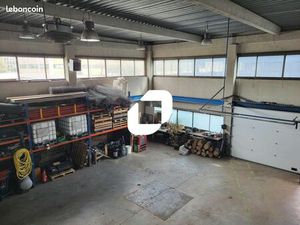 Local d'activité 493 m²