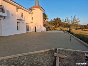 Loue studio avec 100 m 2 de dépendances