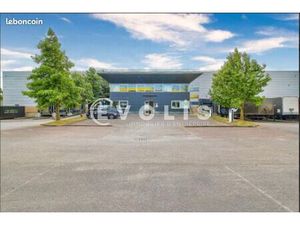 Local industriel 6 734 m²